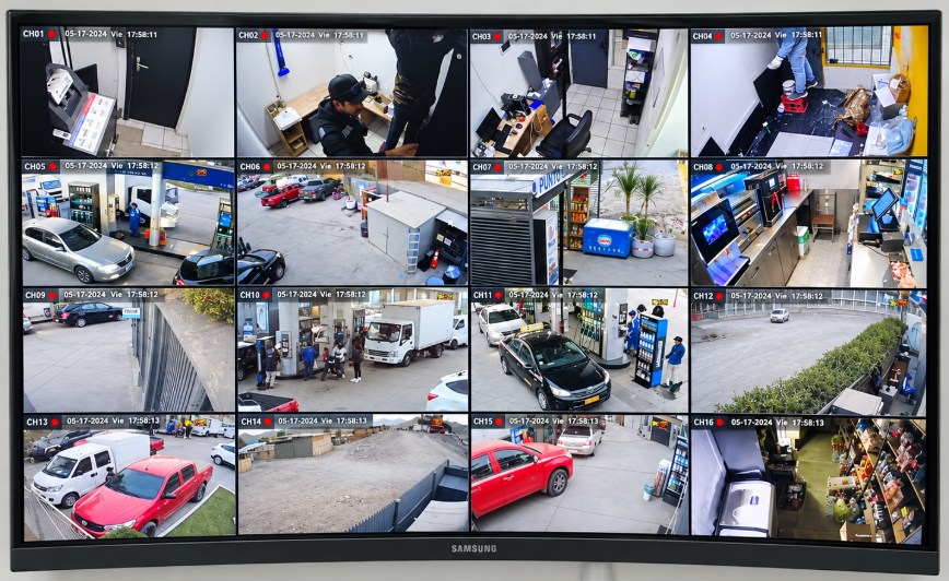 Monitor real con dieciséis vistas simultáneas de un sistema CCTV
